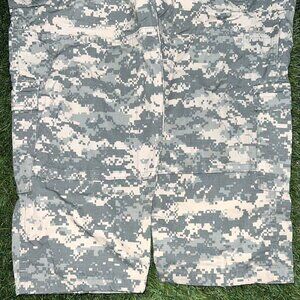 2000's White Camo Nato Military Loose Leg Cargo PantsGreat condition no flaws  S